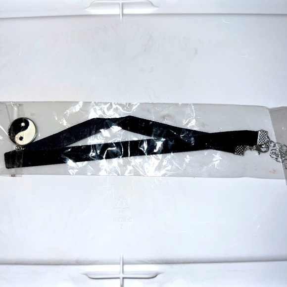 Yin & Yang Choker Necklace with Pendant - Picture 2 of 4